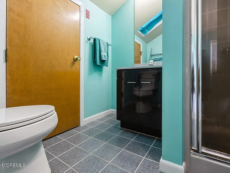 22 Longpoint Dr — Photo 28