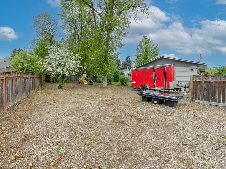 1386 Roundup Dr — Photo 28