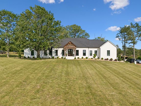3rd image of 418 Rutherford Ln