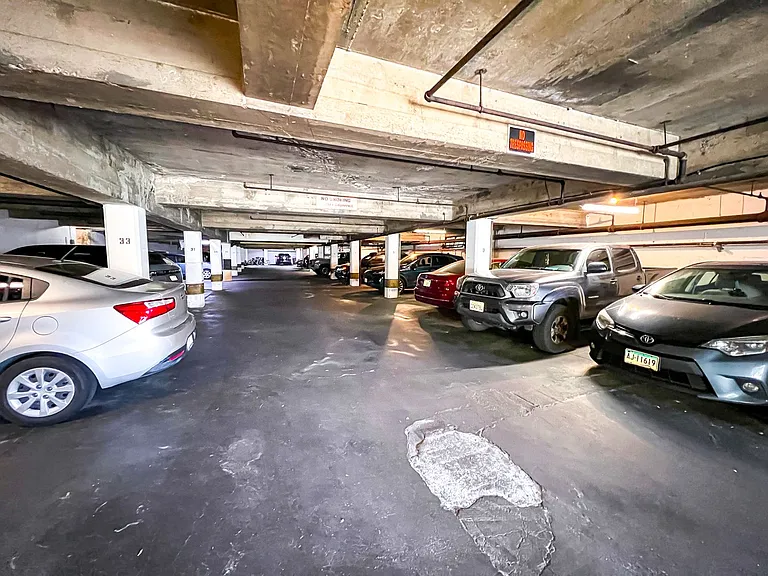 Ten-O-Five Anhalt Apartments — Photo 46