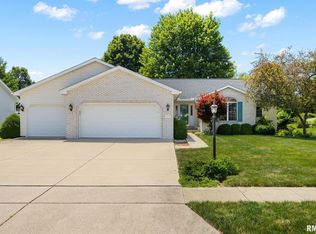 1010 Wellington Dr, Washington, IL