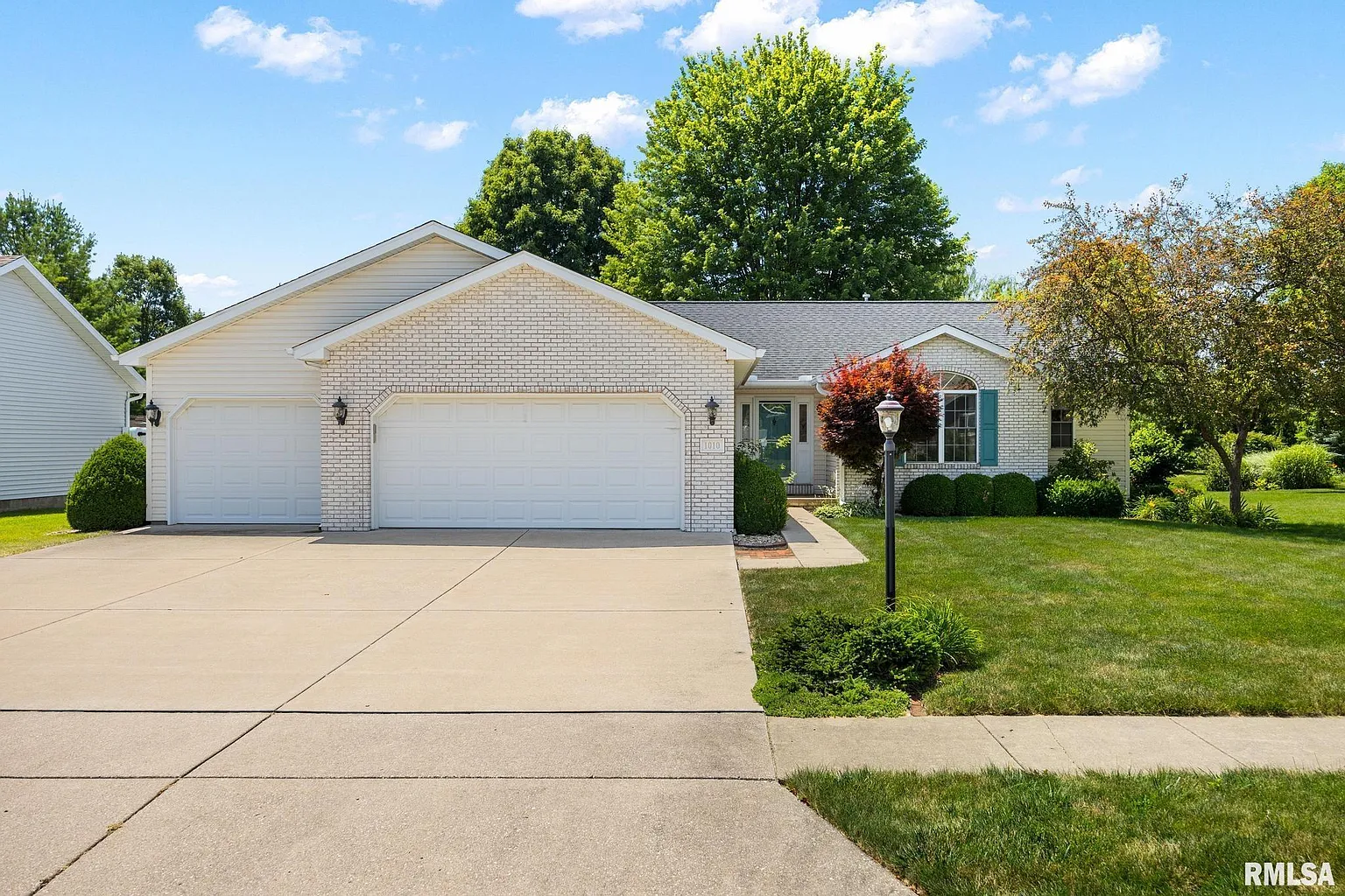 1010 Wellington Dr photo 1