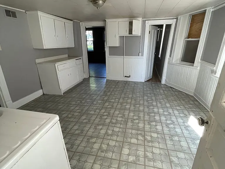 2435 S 9th St — Photo 10