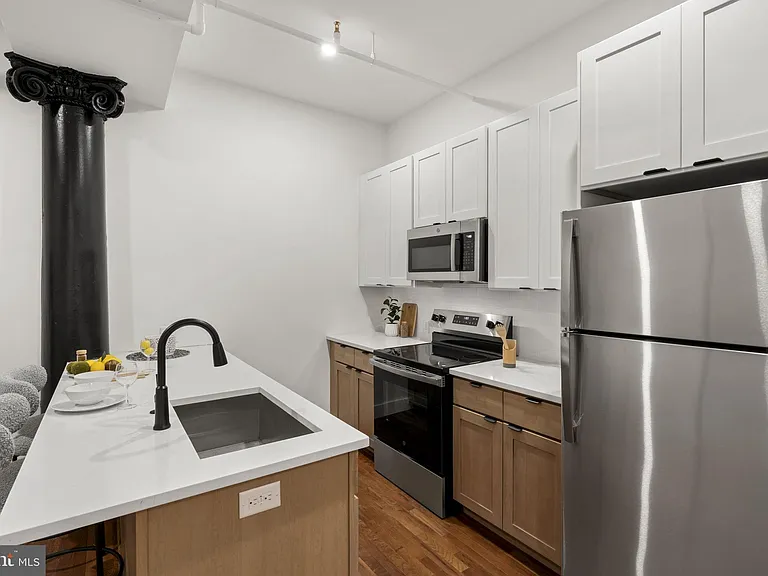 240 Hermitage St #102 — Photo 10