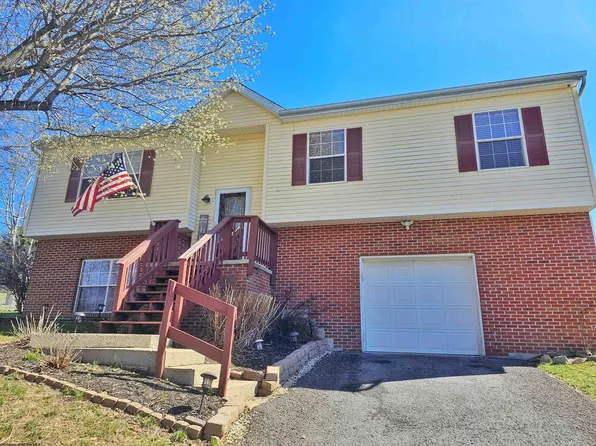 32 Woodside Ln, Bridgeport, WV 26330