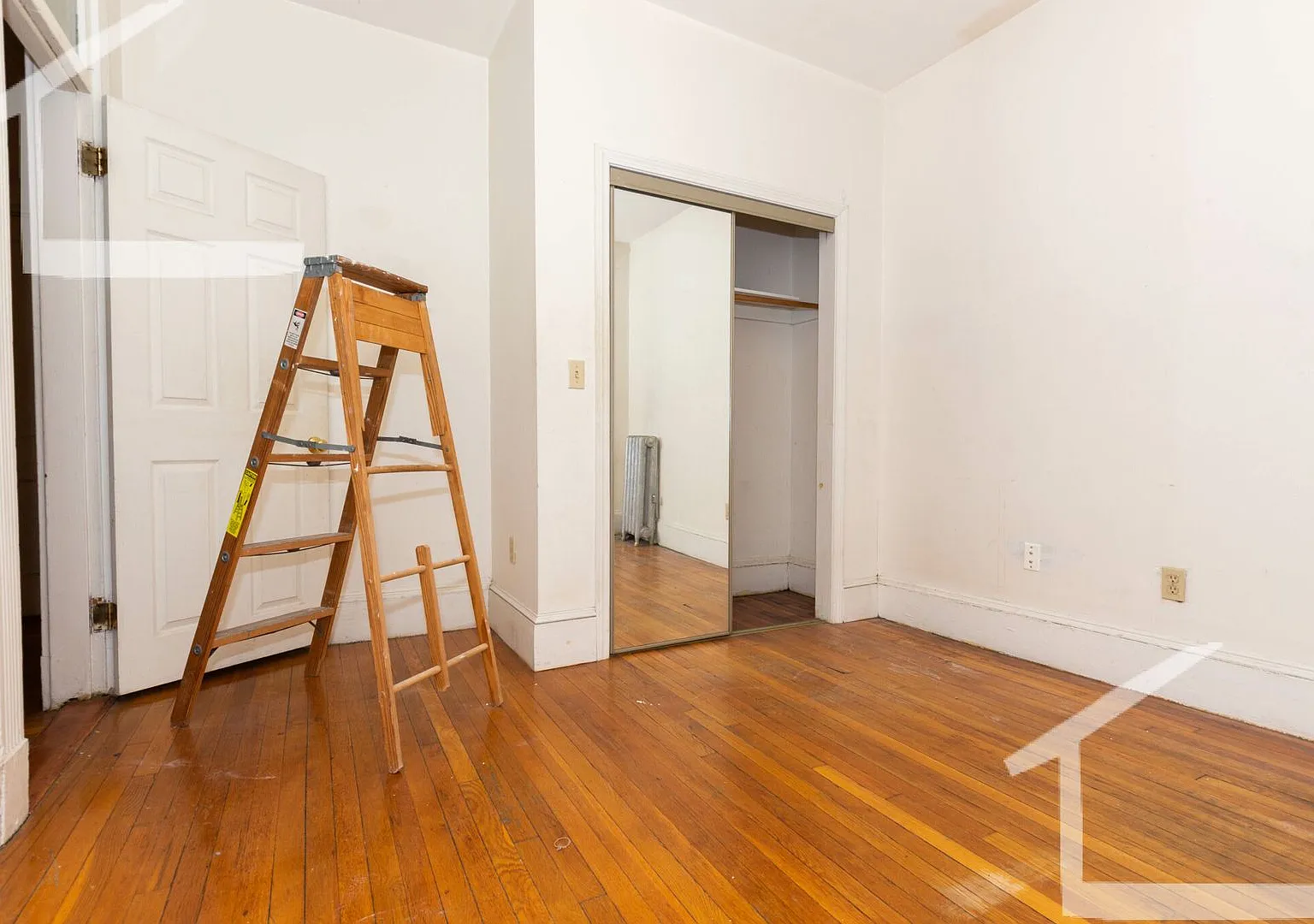 NO FEE! Perfect Apt for BU Students Near T with Heat and Hot Water Included — Photo 4