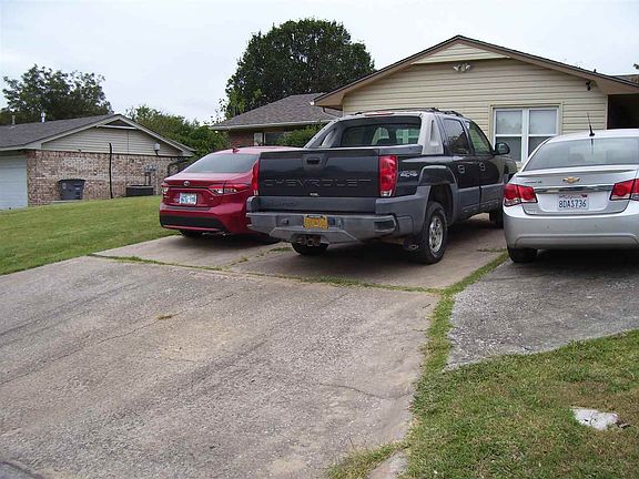 2nd image of 5508 NW Cottonwood Dr
