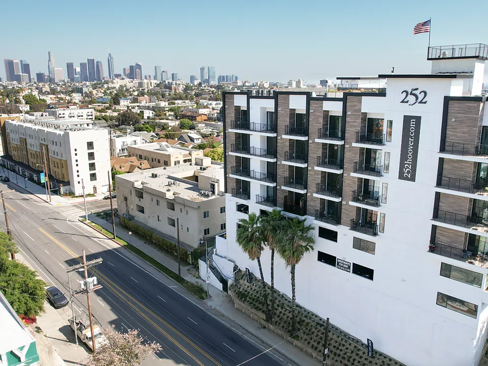 252 N Hoover