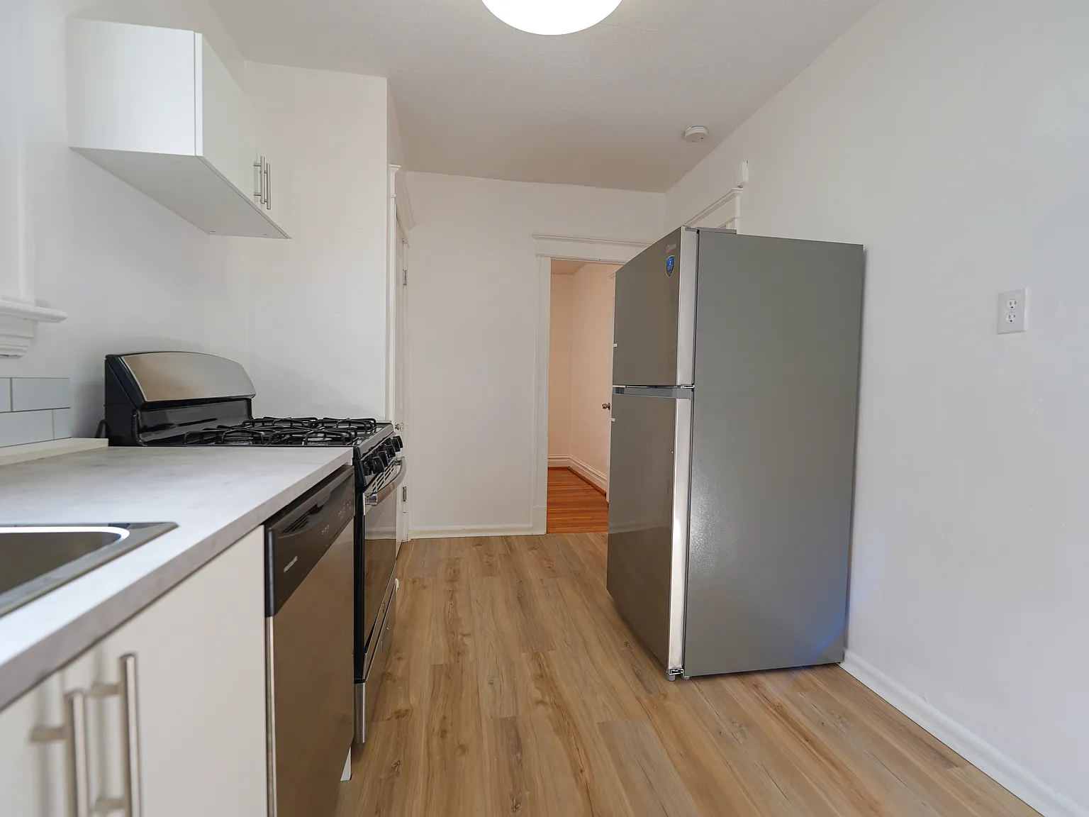 3 bed, 1300 sqft, $1,895 — Photo 1