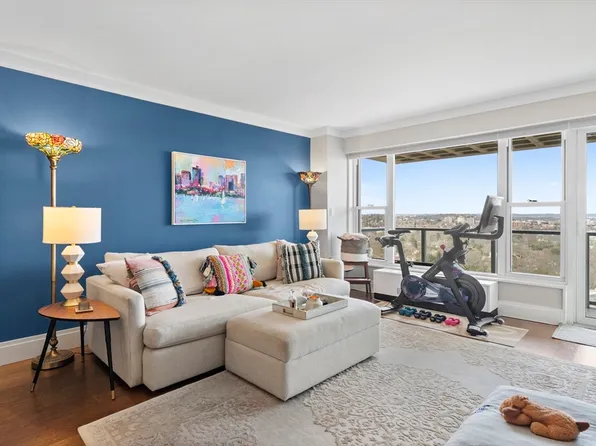 111 Perkins St APT 261, Boston, MA 02130