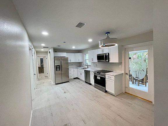 3rd image of 5869 27th Ave S