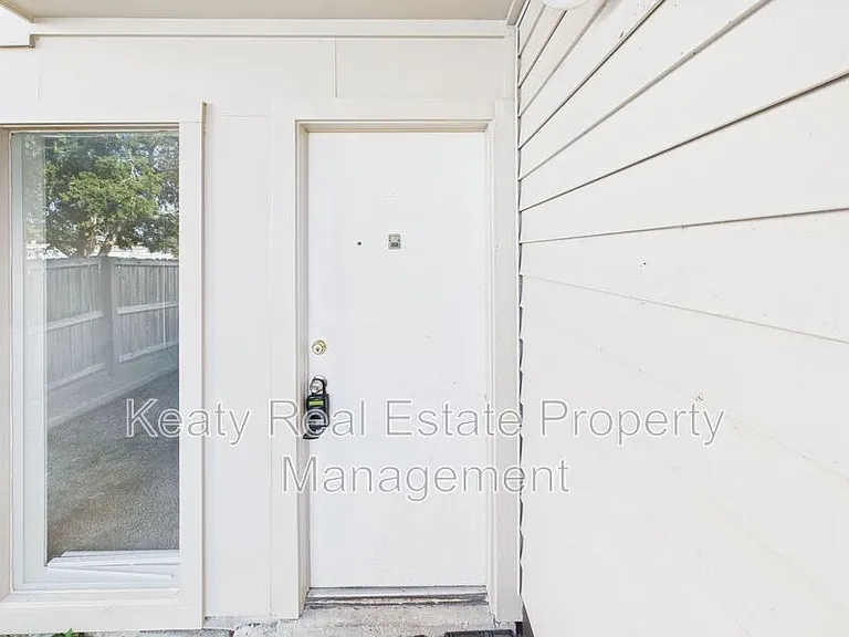 201-1 Fox Run Ave — Photo 17