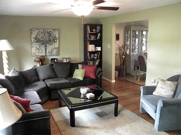 4th image of 660 Charles Dr