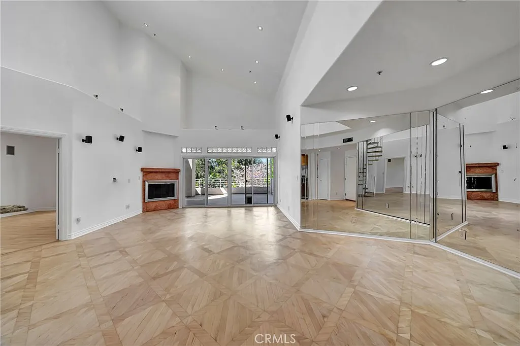 2 bed, 1871 sqft, $5,000 — Photo 3