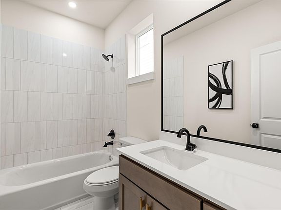 5th image of 2125 Hoskins Dr #A