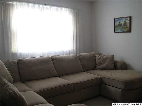 5th image of 28 Moccasin Drive #B
