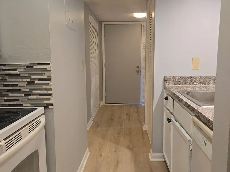 160 Live Oak Woods Ct #4D — Photo 5