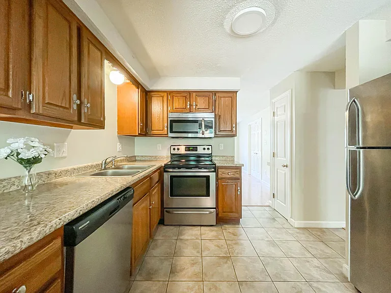 5 Dresden Ct — Photo 31