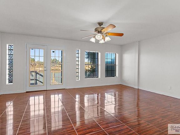 4th image of 1398 Harbor Island Dr