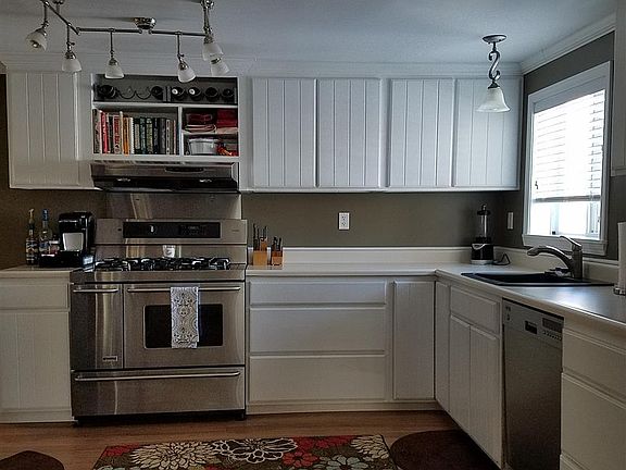 3rd image of 154 Miner St