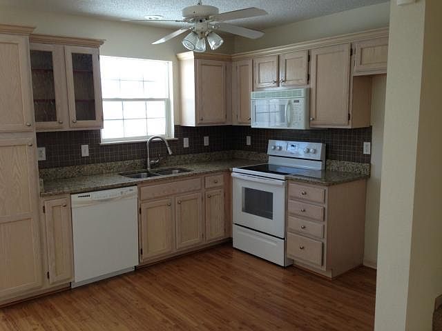 1st image of 1327 SE Norwood Dr