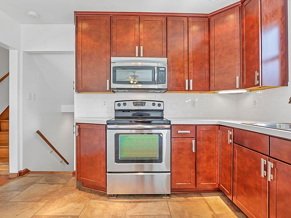 4th image of 507 Woodside Dr SW