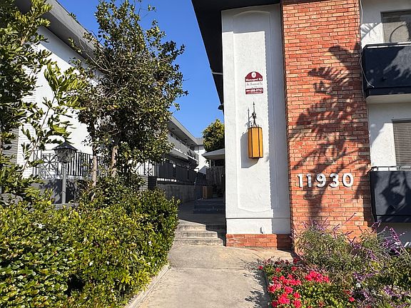 2nd image of 11930 Dorothy St APT 7