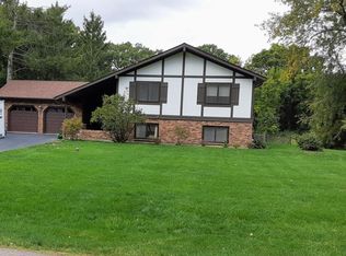 4N880 W Mary Dr, St Charles, IL 60175