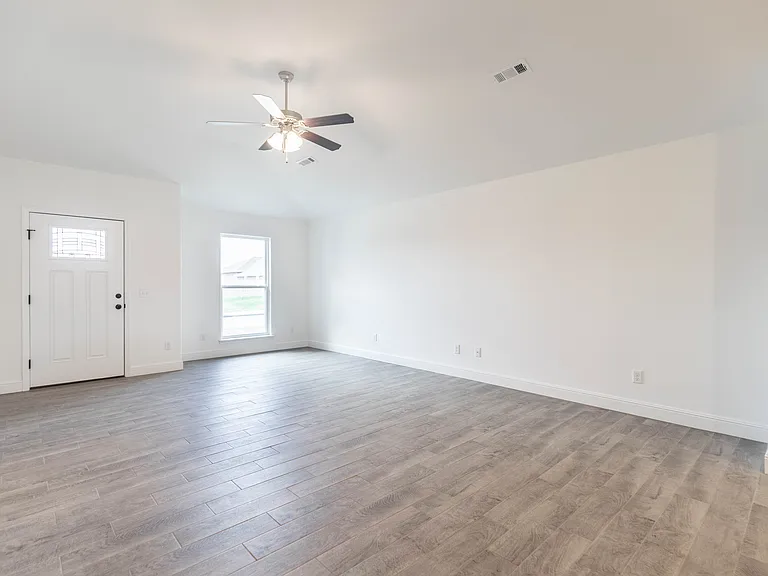 336 Swaden Ln — Photo 3
