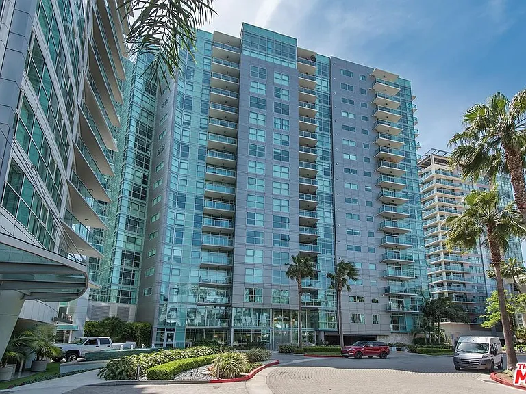 13650 Marina Pointe Dr #1706 — Photo 42