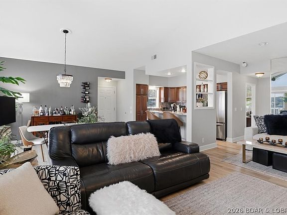 4th image of 147 Evergreen Rd #4B