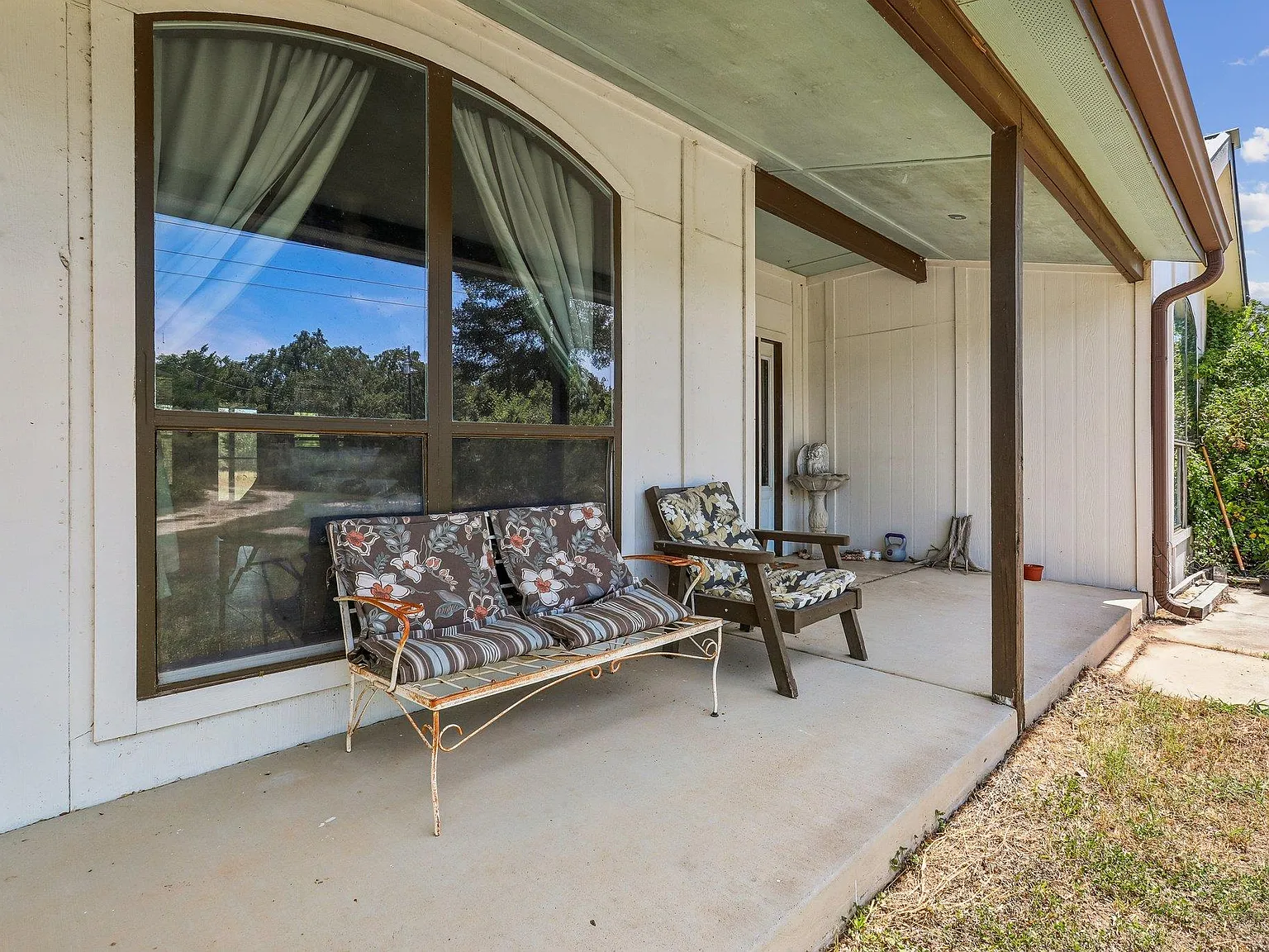 4 bed, 2.0 bath, 1919 sqft, $1,950 — Photo 3