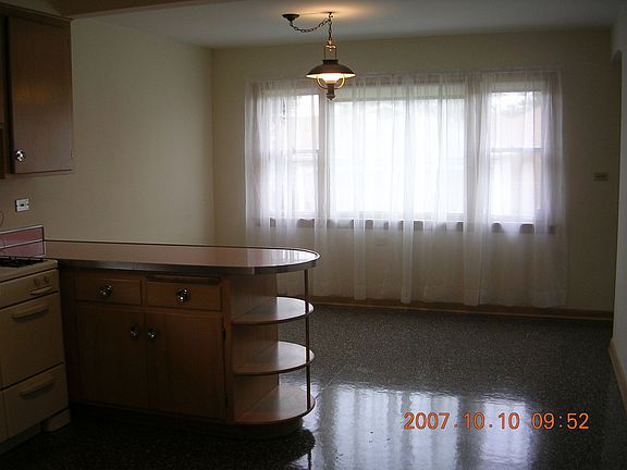 Eat-In Kitchen