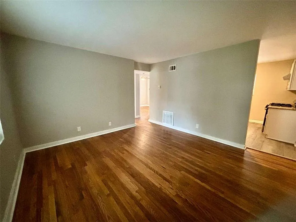 2 bed, 1.0 bath, 650 sqft, $1,250 — Photo 3