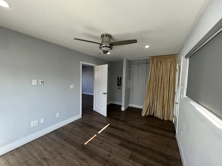 2298 Termino Ave — Photo 4