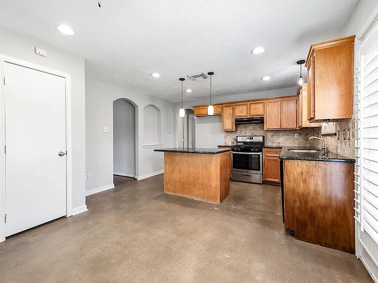 5922 James Pl — Photo 11