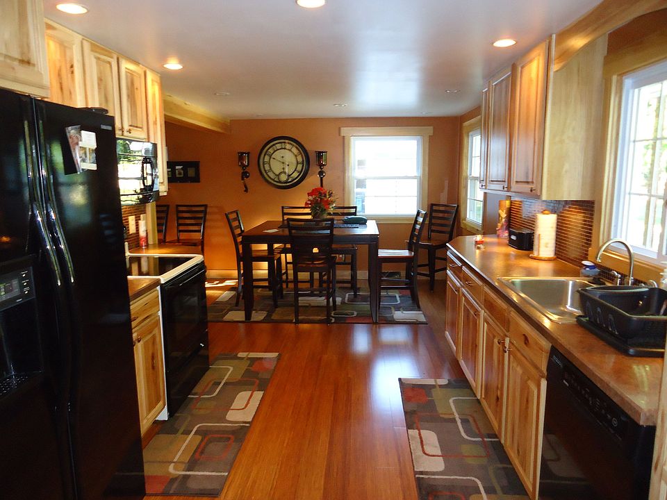 1st image of 937 W Lake Dr