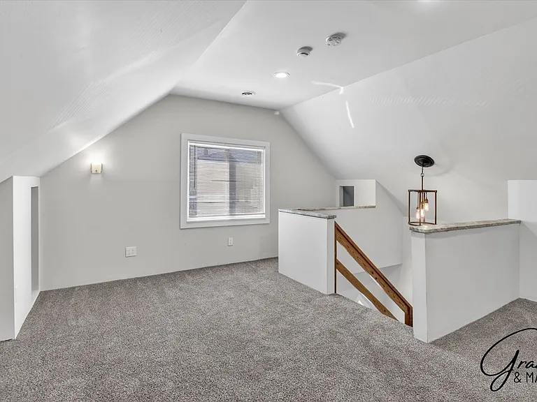 2315 Yemans St — Photo 24