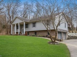 15 Lawlor Dr, Oakland, NJ 07436