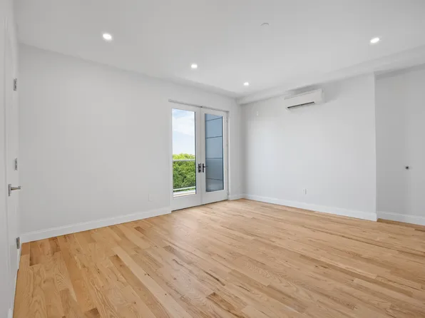 492 Kings Highway image 6 of 10