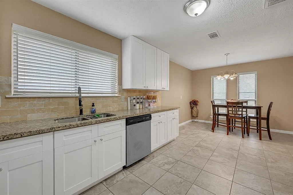 Building Photo - 10139 Fernstone Ln