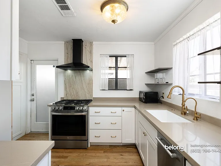 1136 E Almeria Rd — Photo 24
