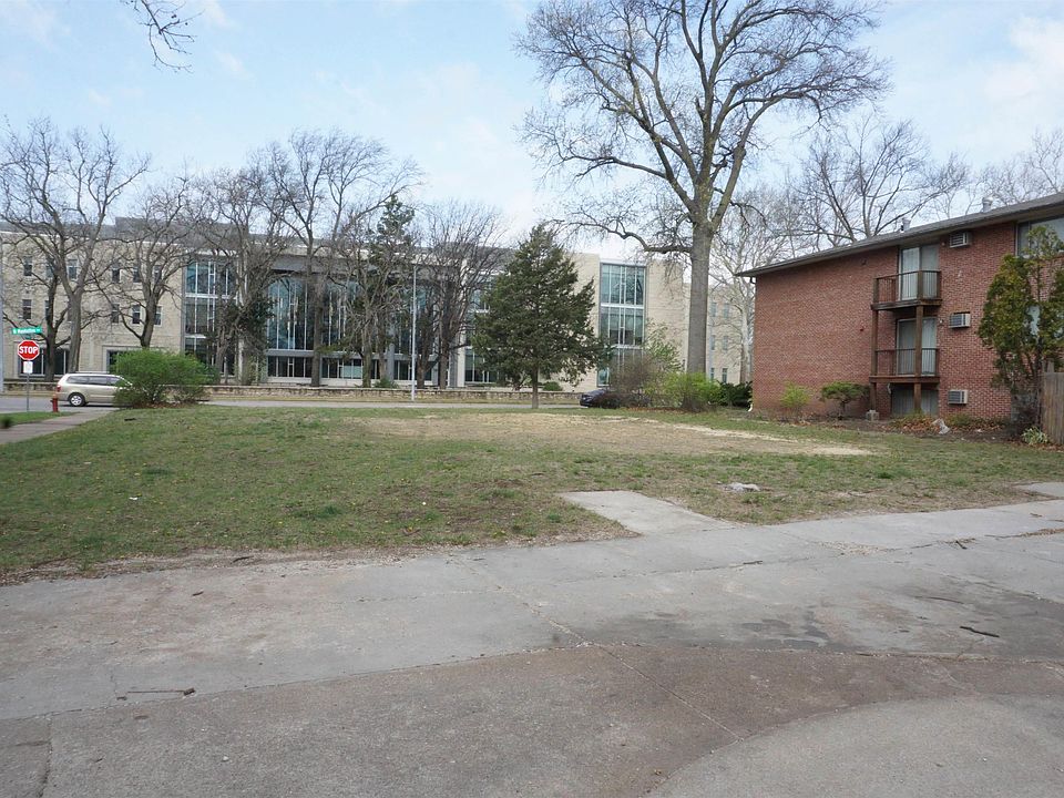 2nd image of 1000 N Manhattan Ave