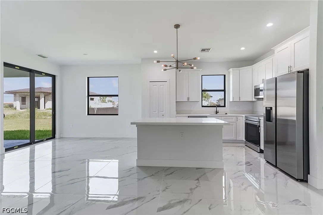 3 bed, 2.0 bath, 1887 sqft, $2,300 — Photo 3