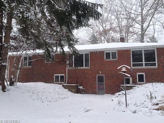 3rd image of 15220 Hill Dr