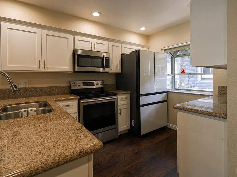 25595 Pine Creek Ln — Photo 2