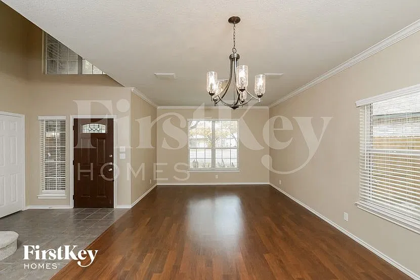 4 bed, 2.5 bath, 3048 sqft, $2,550 — Photo 3