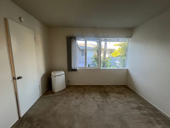 4th image of 555 S Los Robles Ave