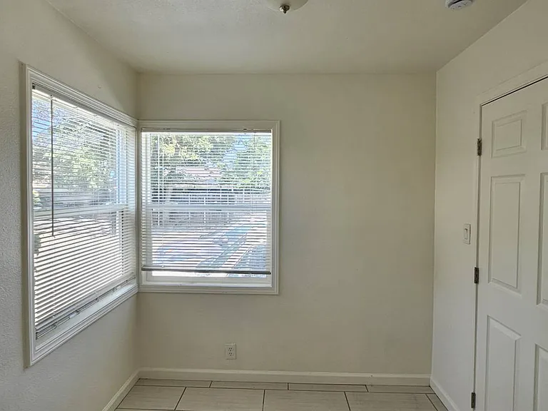 843 N El Molino Ave — Photo 14