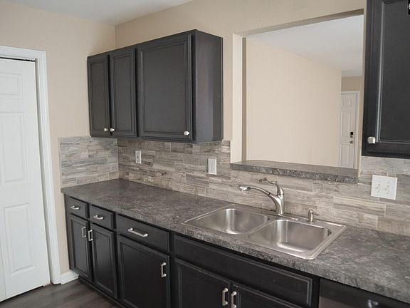 4th image of 1033 Glencroft Dr